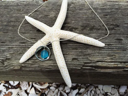 Miniatura 4 de Ocean Waves collar de vidrio de mar, aro bañado en plata con vidrio color turquesa, hecho a mano