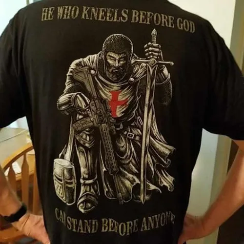 Miniatura 4 de Camiseta de homenaje patriótico con texto en inglés He Who Kneels Before God Camiseta de apoyo veterano del orgullo americano Ropa militar 100%