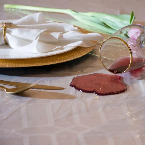 Miniatura 3 de Protector de mantel de plástico desechable extra grueso, funda de mesa transparente para fiestas, almuerzo, cena, picnic, 70 x 108 pulgadas, 2 mil.