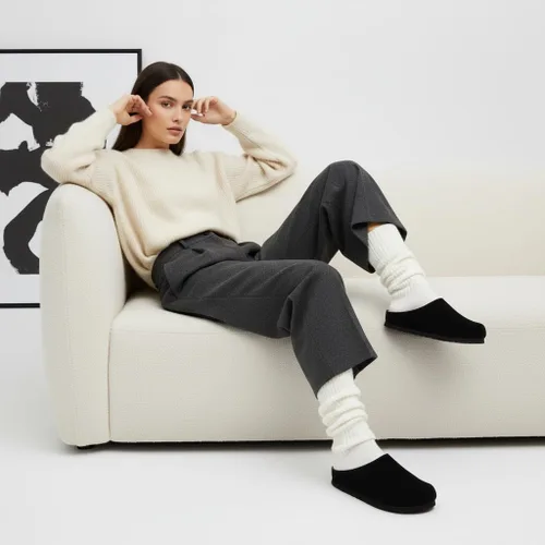 Miniatura 7 de CUSHIONAIRE Lute - Zuecos de piel de gamuza auténtica para mujer para interiores y exteriores, cómodos zuecos para mujer con plantilla acolchada