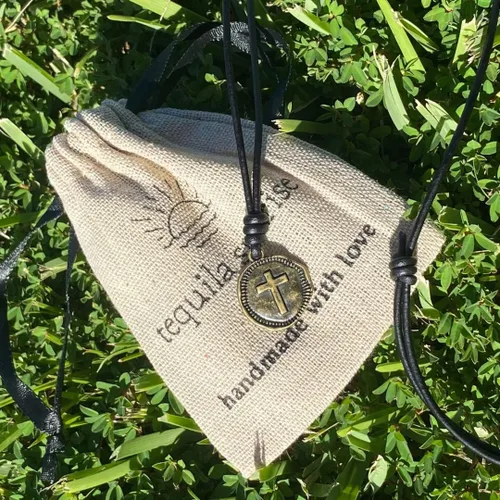 Miniatura 4 de Collar de Cruz de Cuero para Hombres - Moneda de Cruz para Hombre, Colgante Religioso, Collares de Medallón, Regalo de Navidad, Colgante Católico