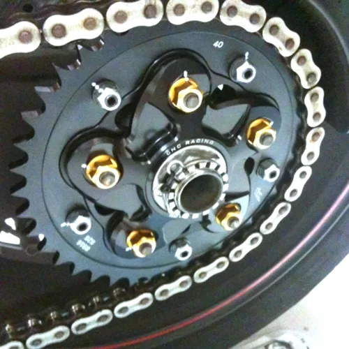 Miniatura 6 de KETABAO Tuercas de piñón de rueda trasera doradas compatibles con YZF R1 98-13 R6 03-15 XJ6 S Diversion FZ1 Fazer MT-09 13-18 16 17