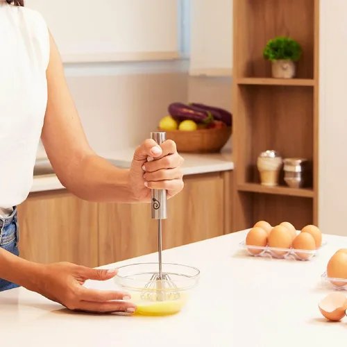 Miniatura 9 de Batidor de huevos de acero inoxidable - Fácil de usar batidor semiautomático de presión con cierre - Mezclador de mano giratorio para batir huevos