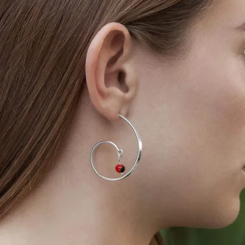 Miniatura 4 de Arracadas curvadas de plata de ley 925 con pendientes de semilla de Huayruro rojo y negro, aros peruanos en forma de G «Good Fortune», acabado