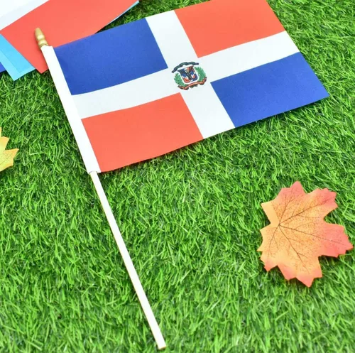 Miniatura 4 de Paquete de 25 banderas dominicanas pequeñas de mano con bandera dominicana en palo de 5 x 8 pulgadas