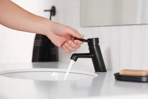 Miniatura 3 de Peerless P1547LF-BL Precept - Agujero único, flujo de agua de 1.0 GPM, negro mate Mate negro