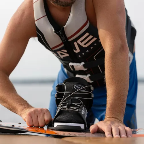 Miniatura 5 de RAVE Sports Paquete de wakeboard y fijaciones de estilo libre con botas Striker Naranja