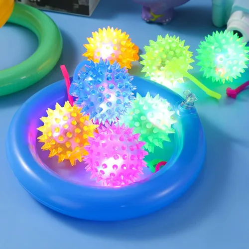 Miniatura 7 de Sotiff 9 piezas de bola iluminada con luces LED hinchables intermitentes, chirriantes, multicolor, juguete sensorial de goma, premios de carnaval