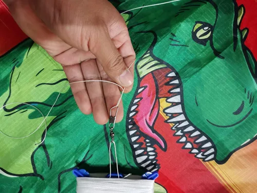 Miniatura 7 de HONBO Cometa de bricolaje para niños, cometa para principiantes para niños, maravillosa cometa Eddy para 3 años en adelante, con colas largas de 0.8