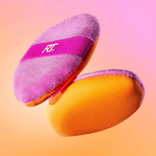 Miniatura 16 de Real Techniques Miracle 2 en 1 borla de polvo + estuche de viaje, borla de mezcla de maquillaje de doble cara, banda elástica, esponja de maquillaje