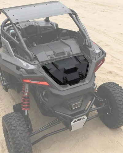 Miniatura 2 de SAUTVS 36QT PRO R Caja de carga trasera 2022-2026, resistente al agua de 36 cuartos de galón, caja de almacenamiento de carga trasera para Polaris