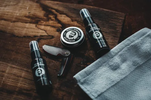 Miniatura 6 de Percy Nobleman Kit de aseo para barba: juego de regalo con aceite perfumado para barba (1.7 onzas líquidas), lavado de barba (1.7 onzas líquidas)