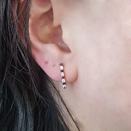 Miniatura 2 de Dazzlingrock Collection - Pendientes de aro con forma de J de oro de 10 quilates y diamantes blancos