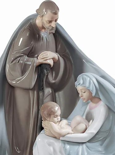 Miniatura 2 de LLADRÓ Figura decorativa del nacimiento de Jesús en porcelana brillante. Figura decorativa de belén con la Virgen María, San José y el Niño Jesús.