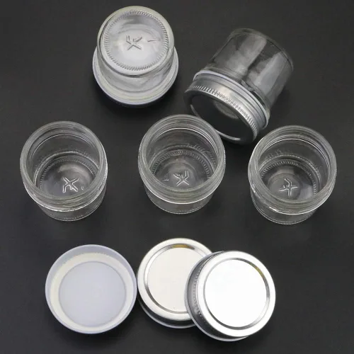 Miniatura 4 de Paquete de 16 tarros de vidrio de 2 onzas con tapas, mini vasos de chupito con tapa de metal, tarros redondos de vidrio para conservas, recipientes