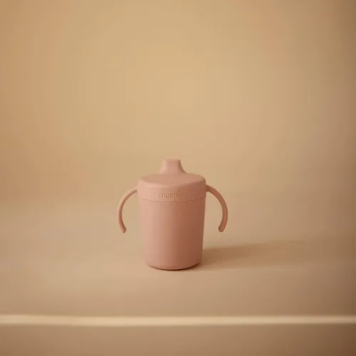 Miniatura 2 de mushie Trainer Sippy Cup Fabricado en Dinamarca Tapa Giratoria Resistente a Fugas y Asas 6 Meses + (Blush)