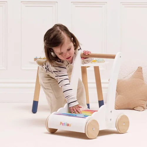 Miniatura 7 de Le Toy Van - Petilou - Caminante de madera para niños pequeños y bebés Andador educativo de nube arcoíris Adecuado para un niño o niña de 1 año