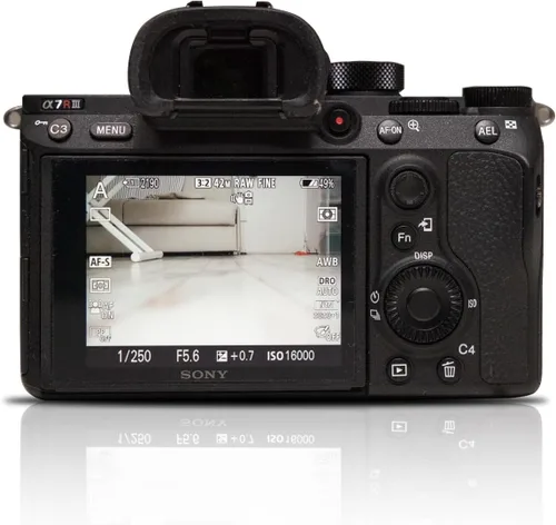 Miniatura 2 de Sony Cámara Alpha 7R III sin espejo con sensor de alta resolución de fotograma completo de 42,4 MP, cámara con procesador de imagen LSI frontal