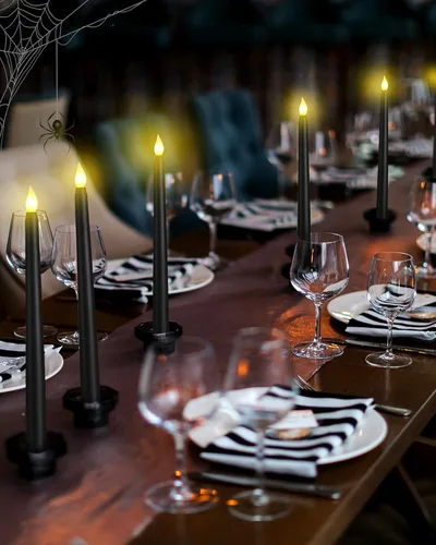 Miniatura 5 de Funtery 48 velas LED sin llama, funcionan con pilas, velas LED realistas a granel parpadeantes para bodas, iglesias, fiestas de graduación, Negro