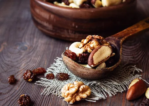 Miniatura 4 de Food to Live Organic Energy Trail Mix, 8 onzas, frutos secos y bayas crudos y sin OMG, incluyendo anacardos, bayas doradas, pasas, nueces y nueces