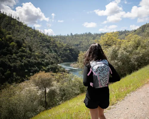 Miniatura 3 de High Sierra Hydrahike 2.0 Mochila de hidratación con bolsa de agua de 2L para correr, senderismo, campamento o ciclismo