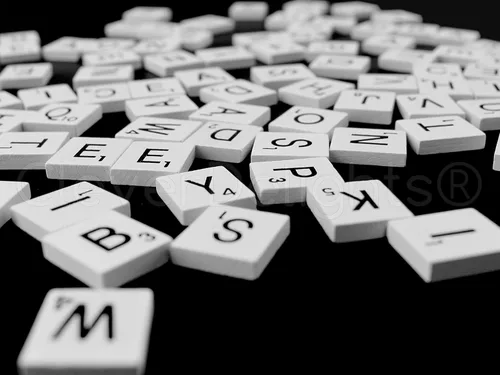 Miniatura 2 de CleverDelights 100 azulejos de letras de madera, color blanco, juego completo, reemplazo de juegos, manualidades, bodas, álbumes de recortes