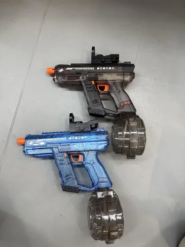 Vmiya Pistola de agua eléctrica, paquete de 2 para adultos y niños, pistola de chorro automática que se ilumina, gran capacidad de 800CC, alcance de