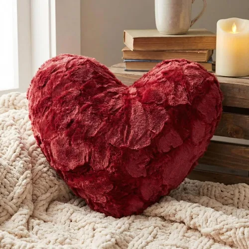 Miniatura 5 de DaDa Bedding Dreamy - Almohada de piel sintética de corazón rojo – Cojín de peluche de corazones enamorados de lujo de San Valentín con inserto Lujo