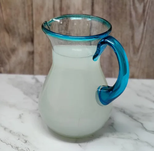 Miniatura 5 de Jarra mexicana de vidrio soplado a mano, borde y mango Aqua (84 oz)