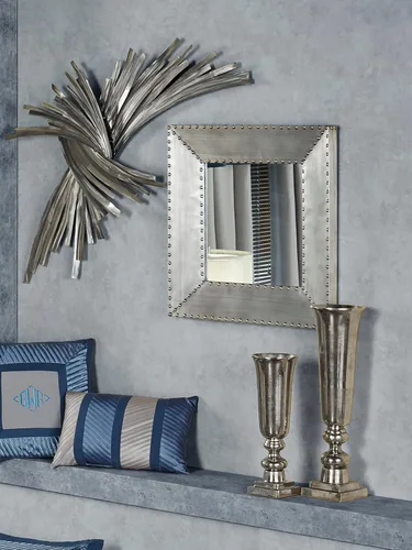 Miniatura 2 de Touch of Class Espejo de pared cuadrado Decca de estilo contemporáneo con ribete de cabeza de clavo, decoración de estilo moderno plateado
