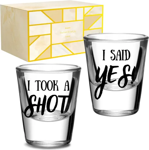Miniatura 8 de Onebttl Regalo de compromiso para parejas, juego de 2 vasos de chupito único recién comprometido para Mr Mrs, 1.5 onzas (1.5 fl oz) – Novio/novia