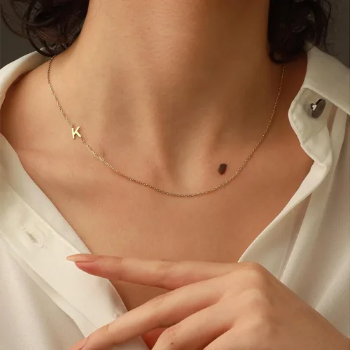 Miniatura 3 de Sideways - Collares con inicial para mujer, chapado en oro de 14 quilates, delicado collar de letra dorada, gargantilla de oro simple, collares
