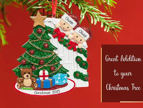 Miniatura 5 de Adorno de Navidad personalizado para parejas que se asoman 2026 Nuestro primer recuerdo de Navidad juntos - Regalo de amor para citas Familia