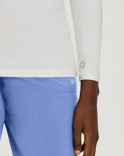Miniatura 5 de Camiseta de manga larga elástica con cruz blanca, perfecta para debajo del uniforme.