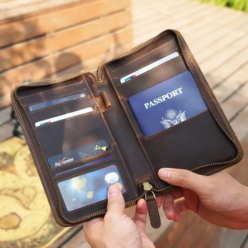 Miniatura 9 de Polare - Funda para pasaporte de cuero de grano completo para hombre, con bloqueo RFID, cartera de viaje con capacidad para 4 pasaportes, Marrón