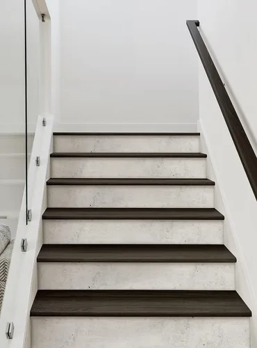 Miniatura 2 de Tiras elevadoras de escalera de cemento para despegar y pegar (gris claro, paquete de 6 - 48 pulgadas de ancho x 7 pulgadas de alto)