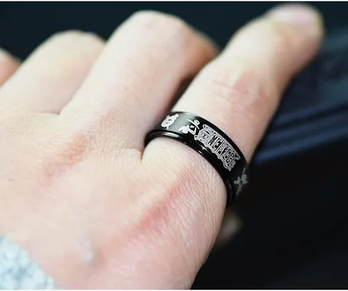 Miniatura 2 de Anillo de anime de una pieza de acero inoxidable negro para hombres, anillo de anime Luffy para niños, joyería de anime de 0.315in, Acero