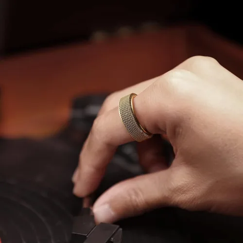 Miniatura 17 de King Will Anillo de ansiedad giratorio para hombre, color negro, plateado, dorado, 0.315 in, cadena de malla de alambre de acero inoxidable, malla