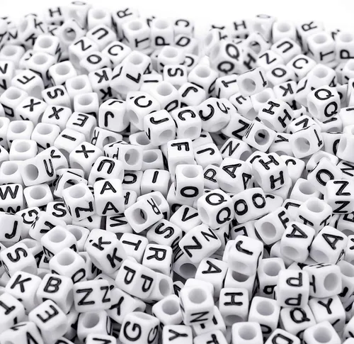 Augshy 500 piezas de cuentas de letras blancas para hacer pulseras, cuentas de alfabeto para hacer pulseras (6 mm)