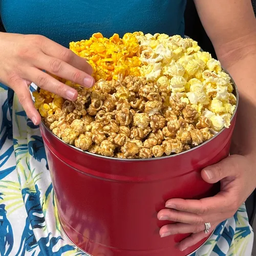 Miniatura 3 de Signature Popcorn - Lata de metal reutilizable rojo sólido de 2 galones - Mantequilla, caramelo y queso cheddar