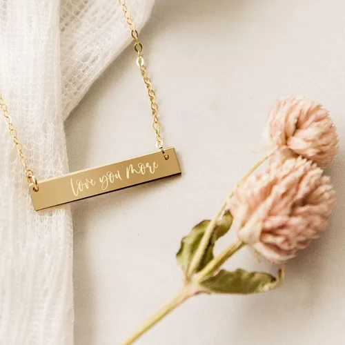 Miniatura 3 de Zen & Zuri Love You More - Collar de barra con relleno de oro grabado, regalo del día de San Valentín, aniversario de boda, regalo para ella, regalo