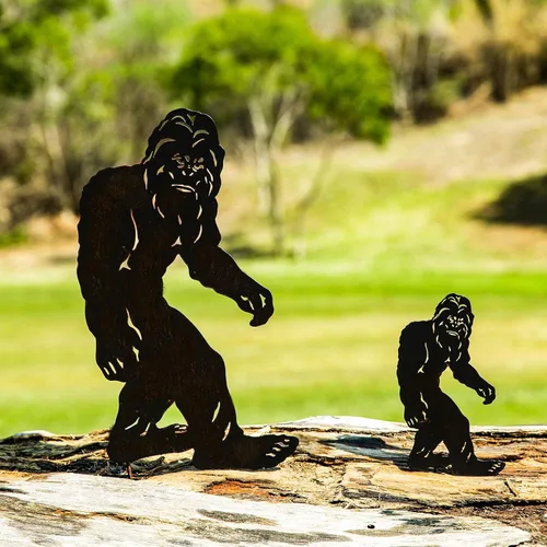 TT & MM Bigfoot - Juego de 2 estacas de metal para decoración de patio, regalo de Sasquatch de pies grandes para hombres y mujeres, estatuas de