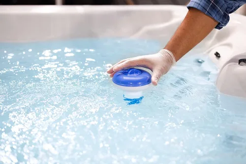 Miniatura 3 de Tabletas de bromo Clorox® Pool&Spa™ Spa, para desinfección de bajo olor, restaura la claridad del agua, disolución rápida, 1.5 libras (paquete de 1)
