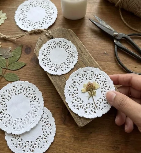 Miniatura 2 de Tapones de encaje de papel redondo blanco (paquete de 100) fabricados en Canadá (4 pulgadas)