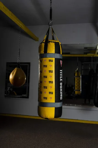 Miniatura 5 de TITLE Boxing La bolsa pesada más grande de todos los tiempos, saco de boxeo colgante para boxeo, kickboxing - equipo de boxeo