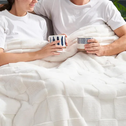 Miniatura 3 de Cozy Bliss - Manta a cuadros de pelo sintético de conejo tamaño Queen para cama, mantas suaves y peludas para mujeres y hombres, gran manta de forro
