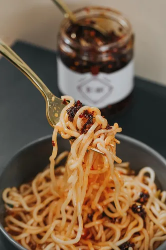 Miniatura 5 de Salsa de chile vietnamita hecha a mano, sabor regular, auténtica pasta de chile de ajo y crujiente, perfectamente equilibrada con especias, dulzura