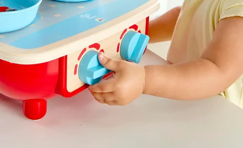 Miniatura 3 de Hape Juego de cocina para niños pequeños Juego de cocina de madera de 6 piezas, juego de cocina con estufa de juguete, sartén, cuchara, espátula