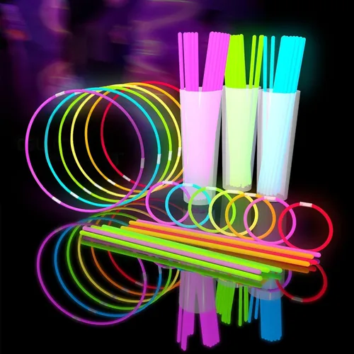 Paquete de fiesta a granel de 209 piezas de Glow Fever incluye 100 palos brillantes de 20 cm y 109 accesorios, con conectores adicionales para
