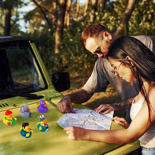 Miniatura 6 de JOYIN 60 patos de goma, patos surtidos aleatorios a granel con bolsa de transporte de malla, mini patitos de goma para juguetes de baño de bebés